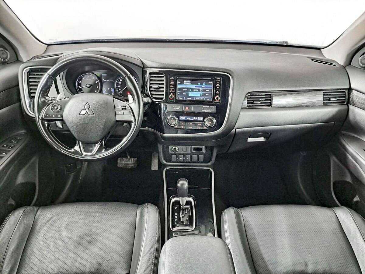 Купить Mitsubishi Outlander с пробегом. Фото: #11