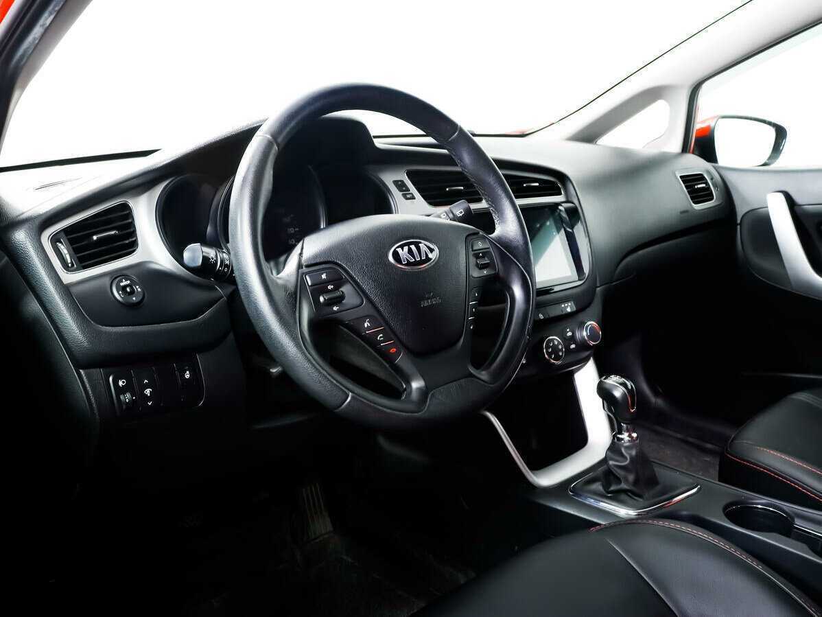 Купить Kia Ceed с пробегом. Фото: #10