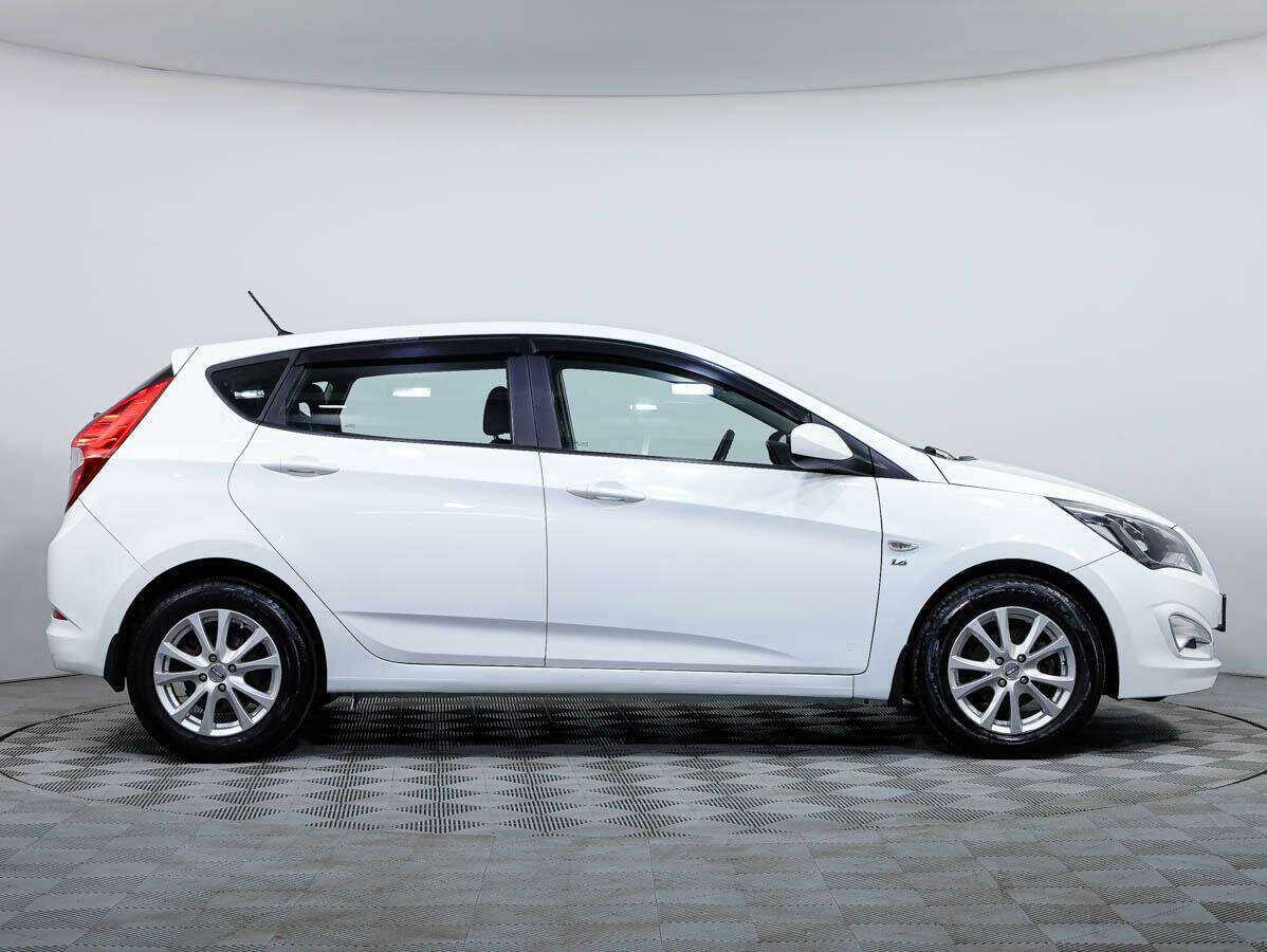 Купить Hyundai Solaris с пробегом. Фото: #2