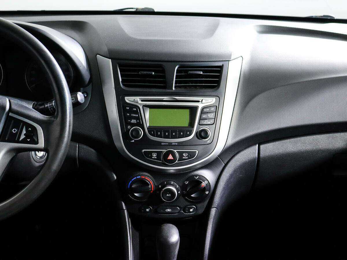 Купить Hyundai Solaris с пробегом. Фото: #10