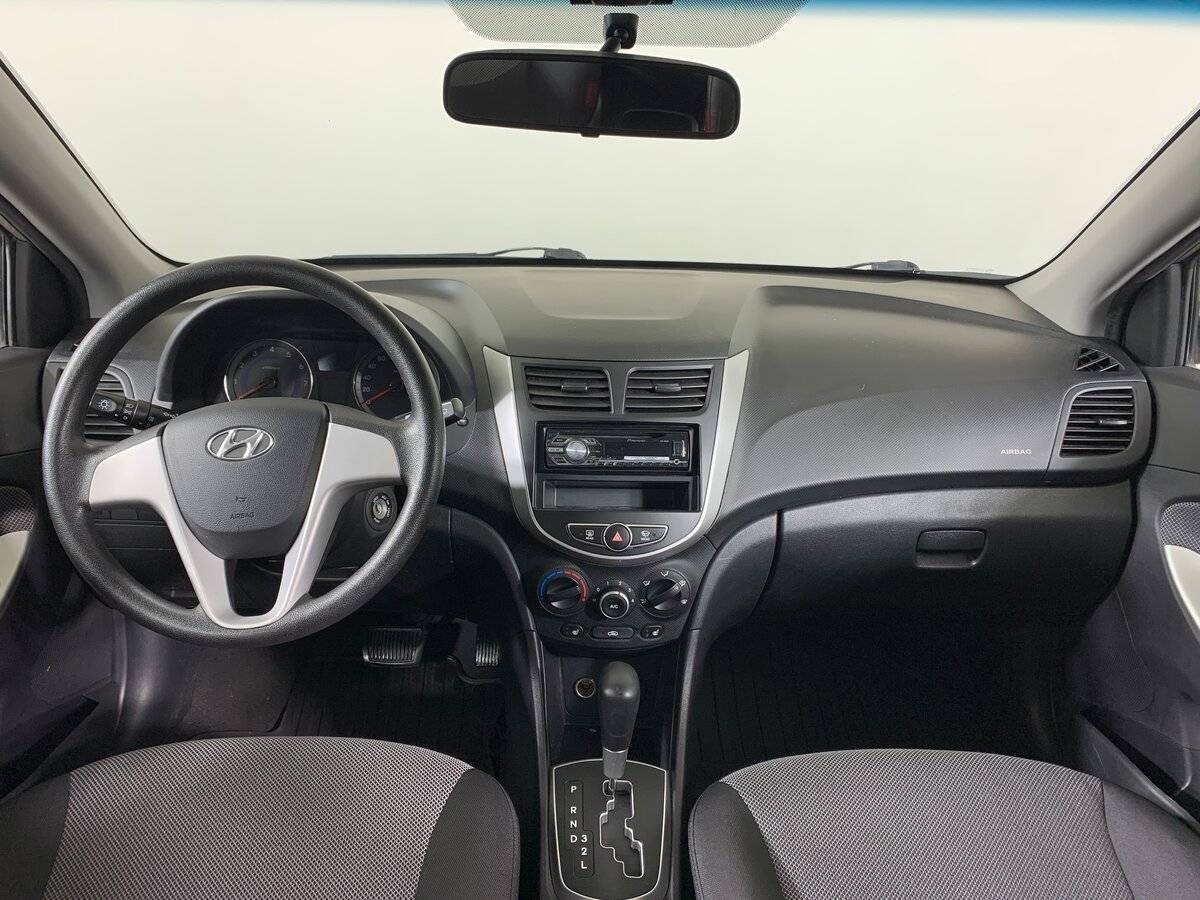 Купить Hyundai Solaris с пробегом. Фото: #11