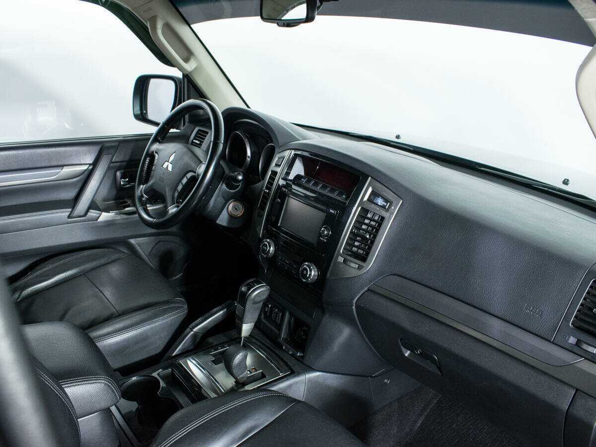 Купить Mitsubishi Pajero с пробегом. Фото: #5