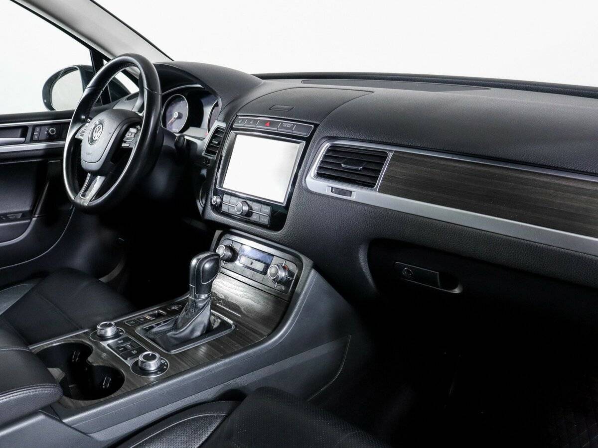 Купить Volkswagen Touareg с пробегом. Фото: #8