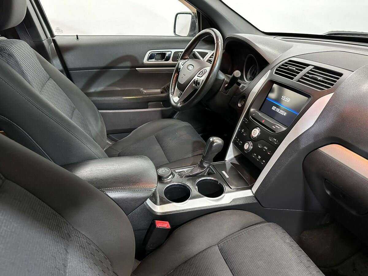 Купить Ford Explorer с пробегом. Фото: #9