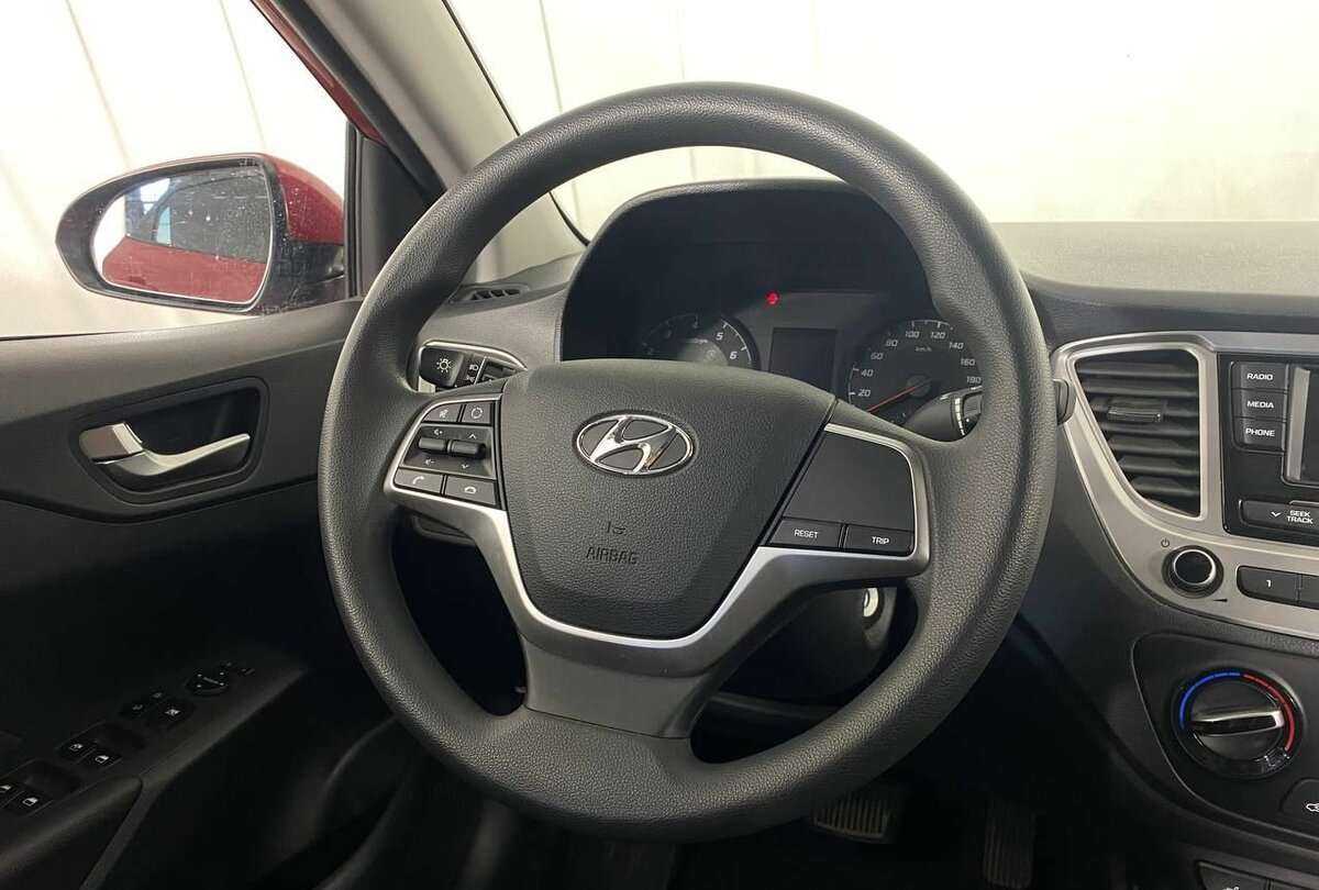 Купить Hyundai Solaris с пробегом. Фото: #8
