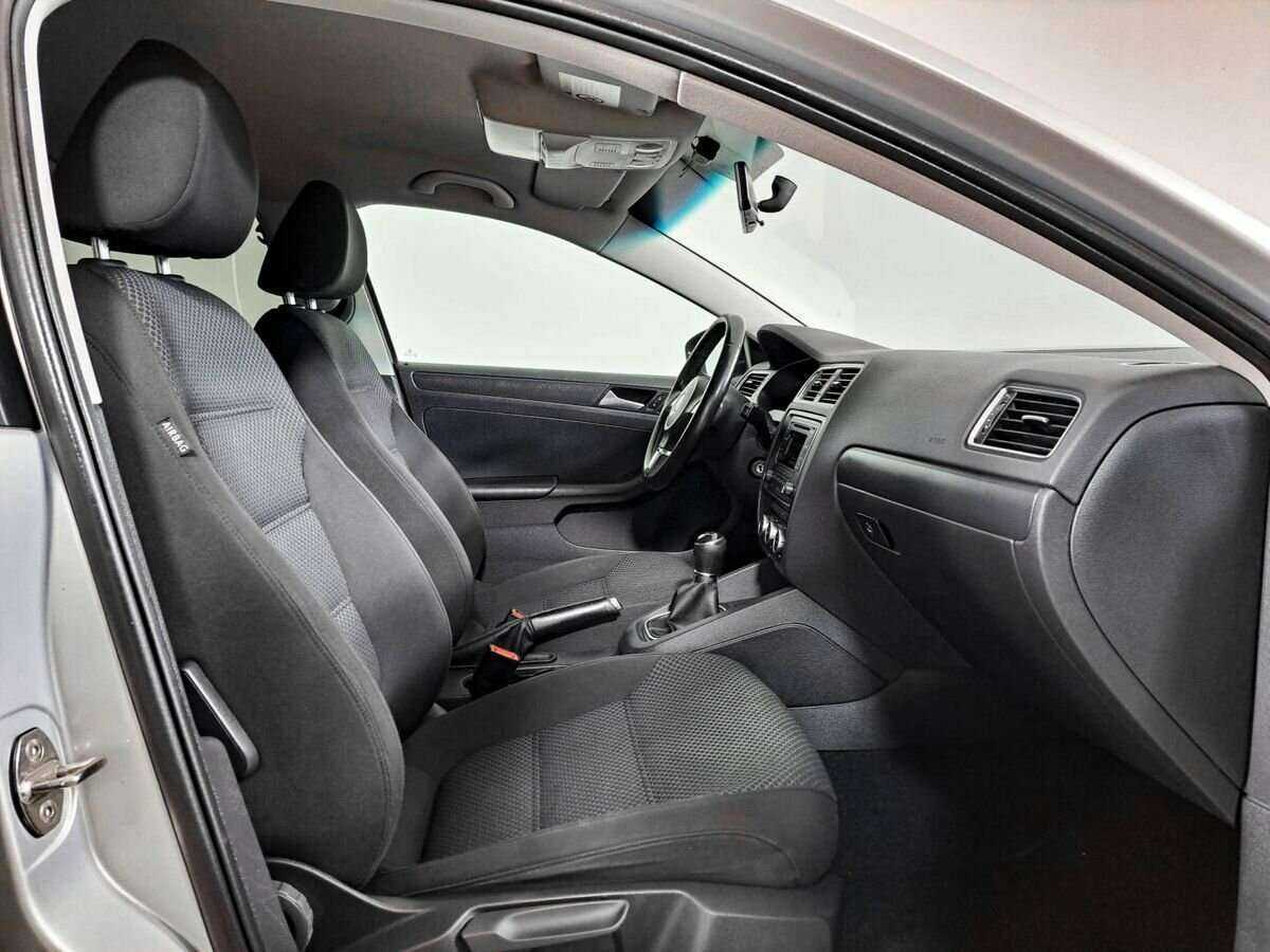 Купить Volkswagen Jetta с пробегом. Фото: #6