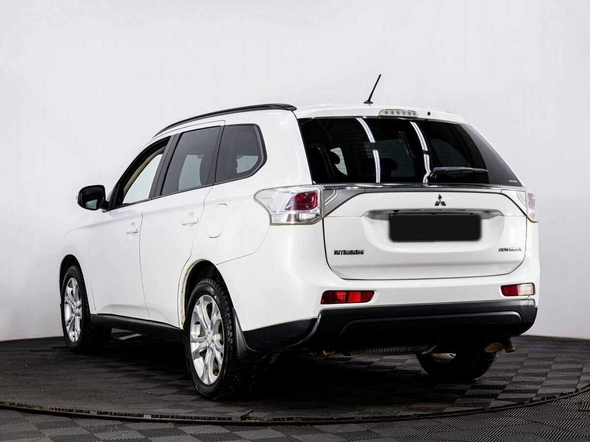 Купить Mitsubishi Outlander с пробегом. Фото: #3