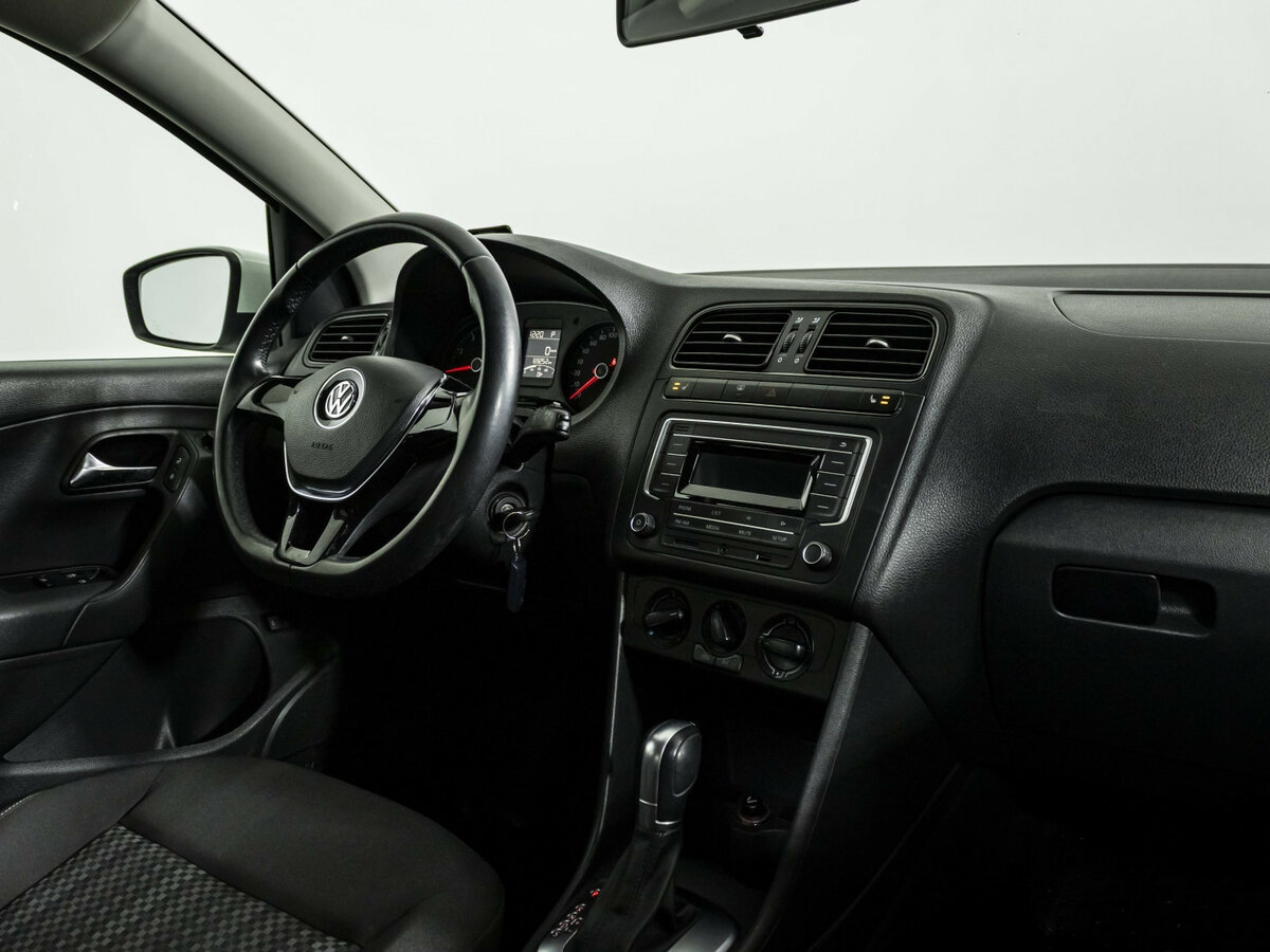 Купить Volkswagen Polo с пробегом. Фото: #7