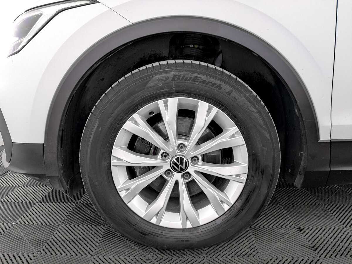 Купить Volkswagen Tiguan с пробегом. Фото: #17