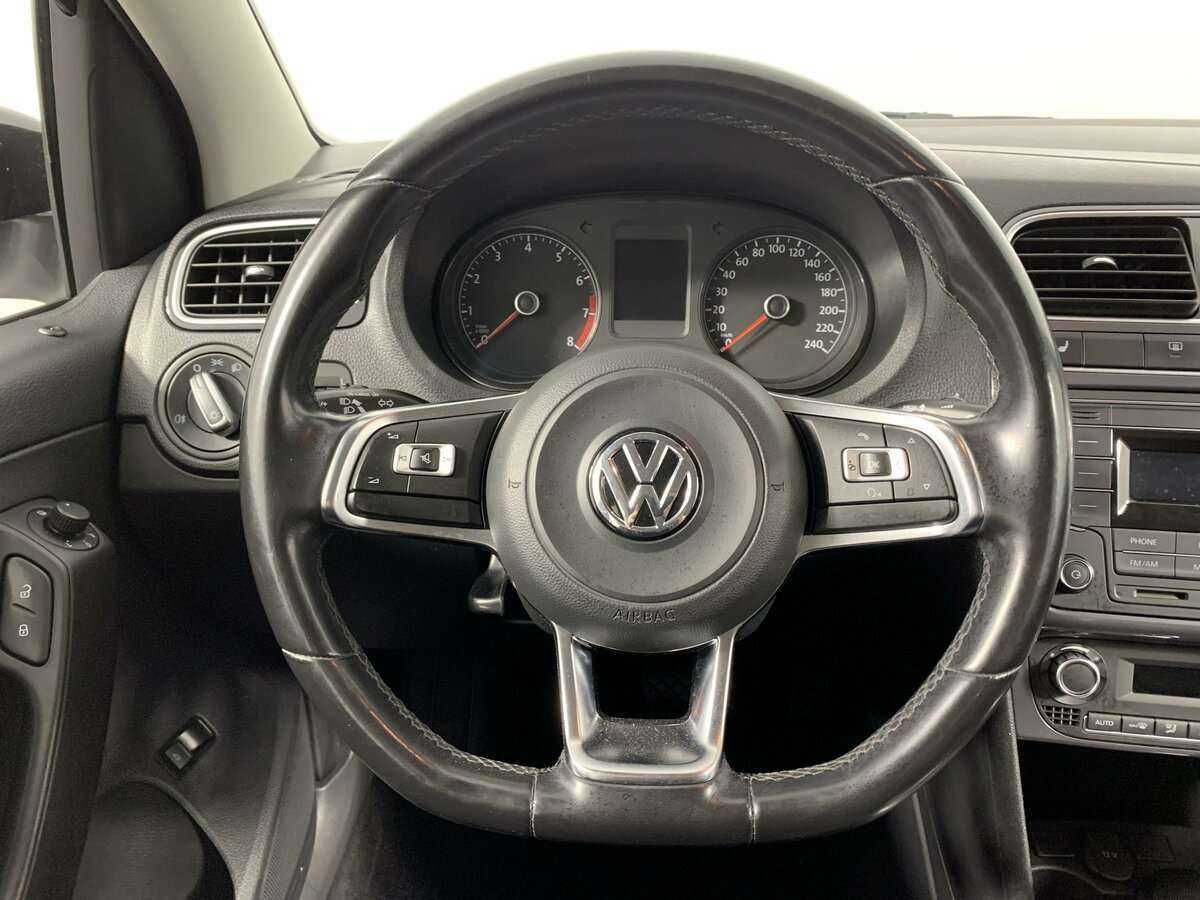 Купить Volkswagen Polo с пробегом. Фото: #13