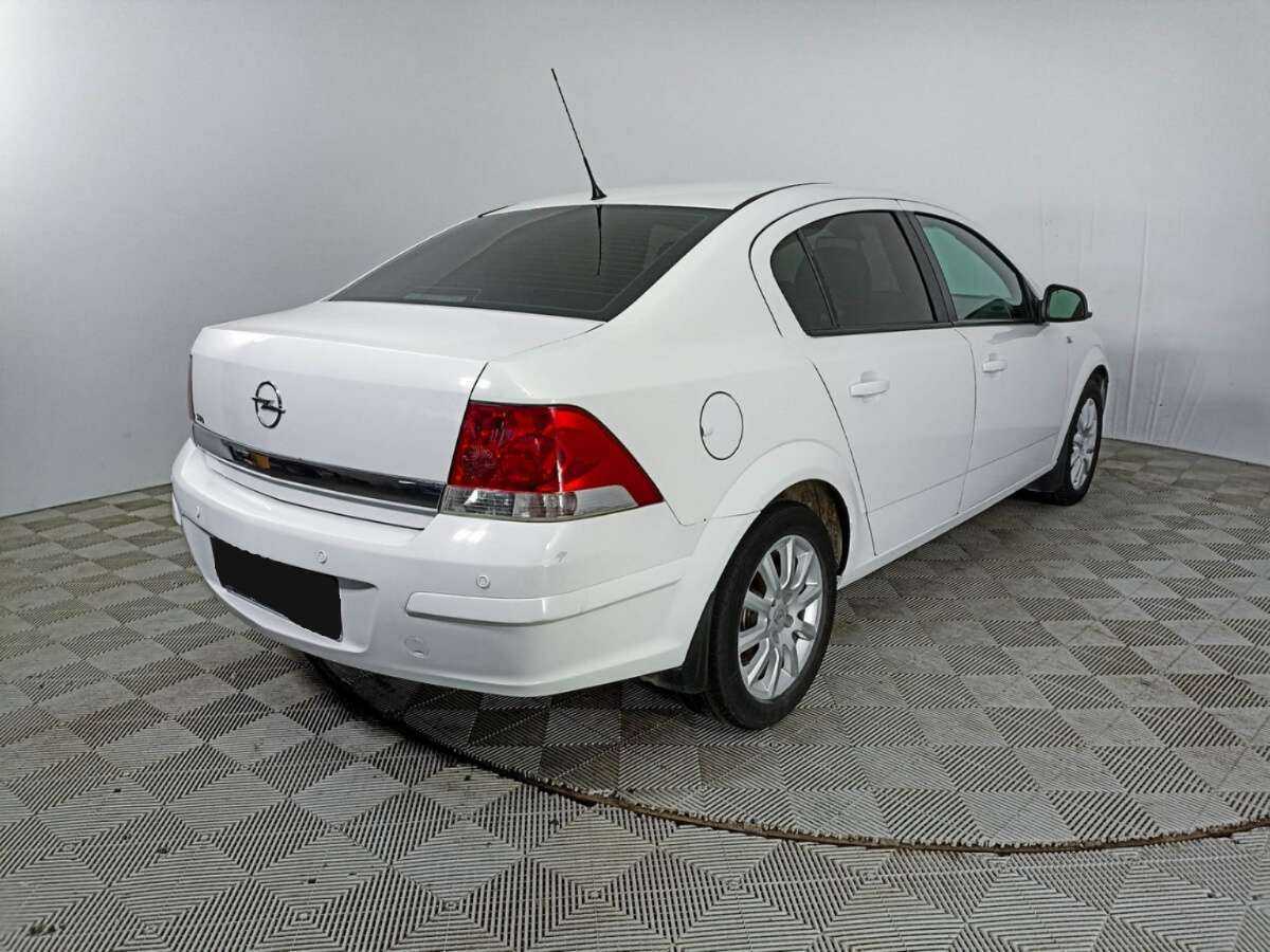 Купить Opel Astra с пробегом. Фото: #4