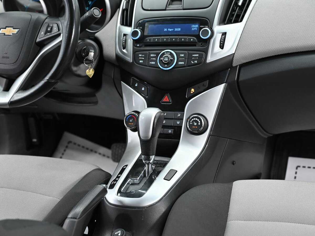 Купить Chevrolet Cruze с пробегом. Фото: #9