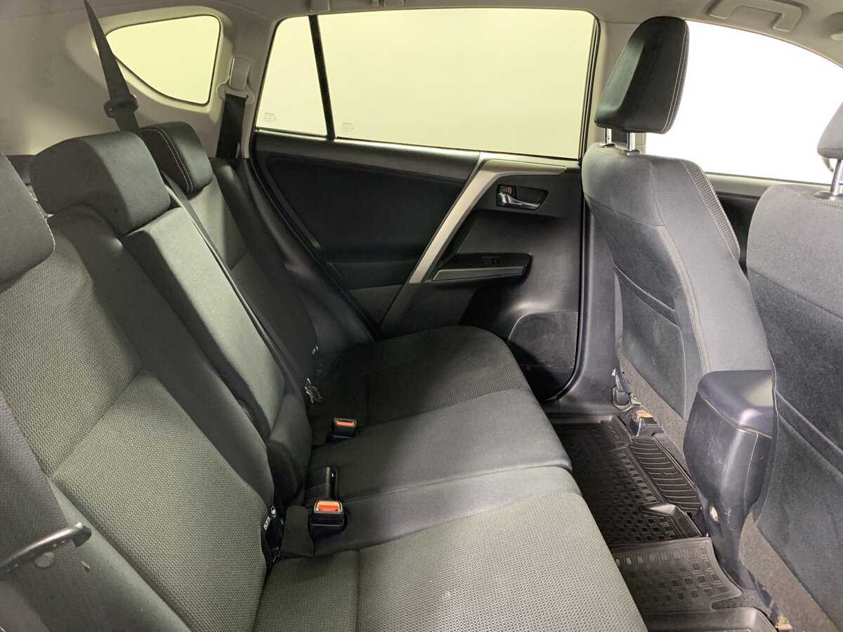 Купить Toyota RAV4 с пробегом. Фото: #17