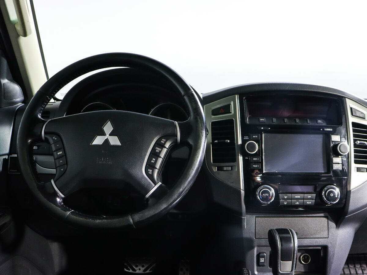 Купить Mitsubishi Pajero с пробегом. Фото: #9