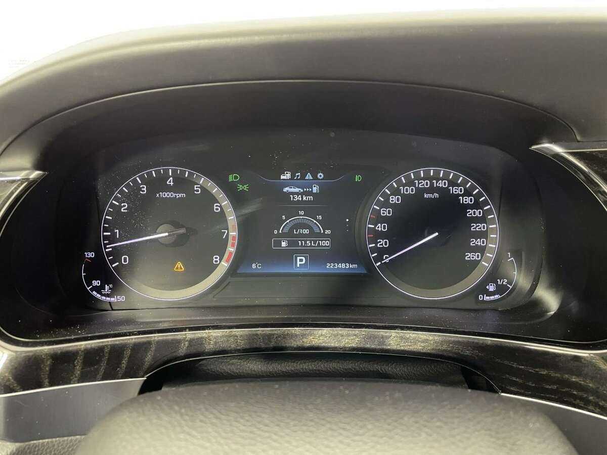 Купить Hyundai Equus с пробегом. Фото: #10