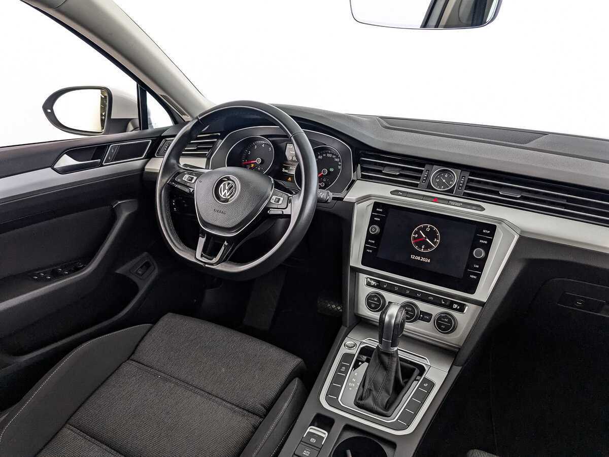 Купить Volkswagen Passat с пробегом. Фото: #23