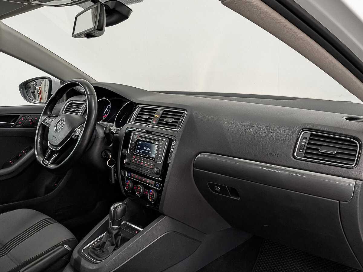 Купить Volkswagen Jetta с пробегом. Фото: #12