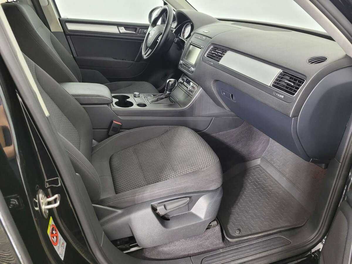 Купить Volkswagen Touareg с пробегом. Фото: #13