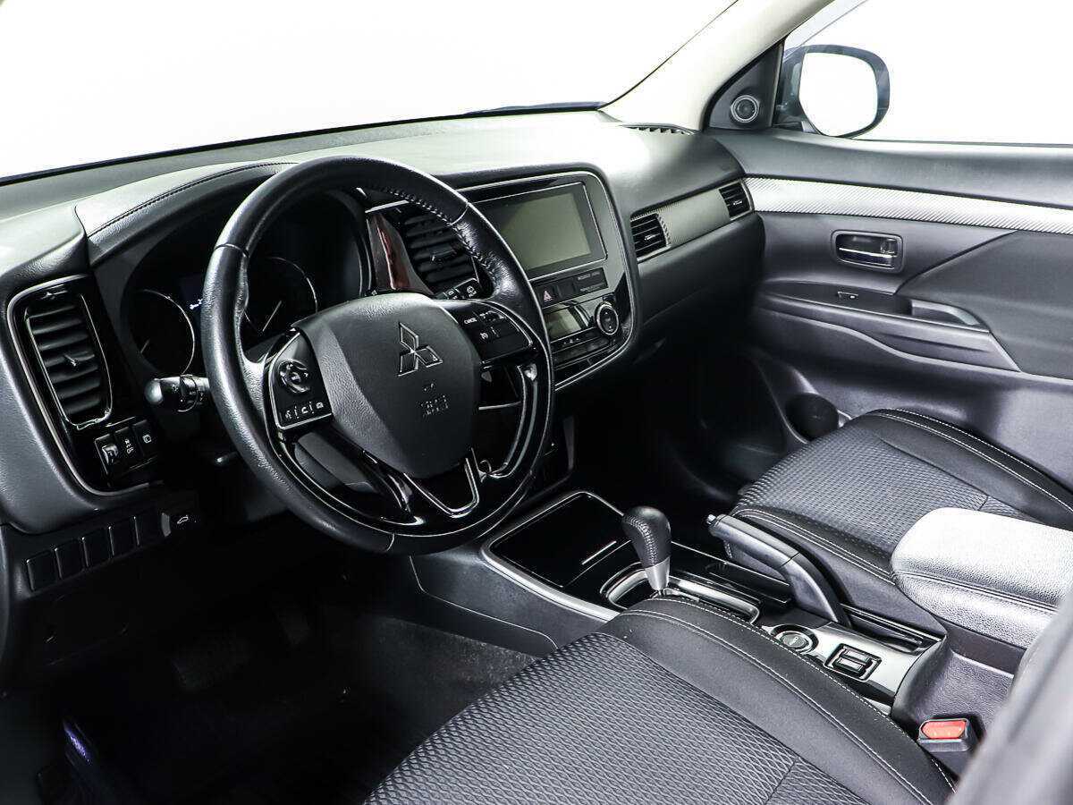 Купить Mitsubishi Outlander с пробегом. Фото: #11