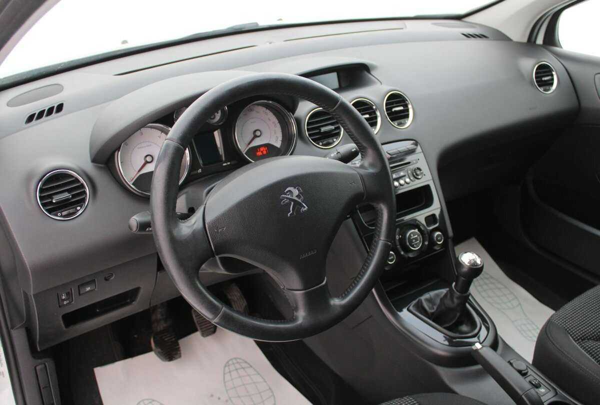 Купить Peugeot 408 с пробегом. Фото: #10