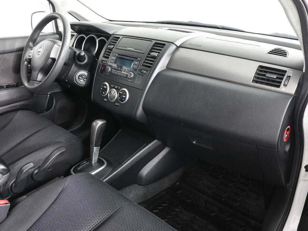 Купить Nissan Tiida с пробегом. Фото: #9