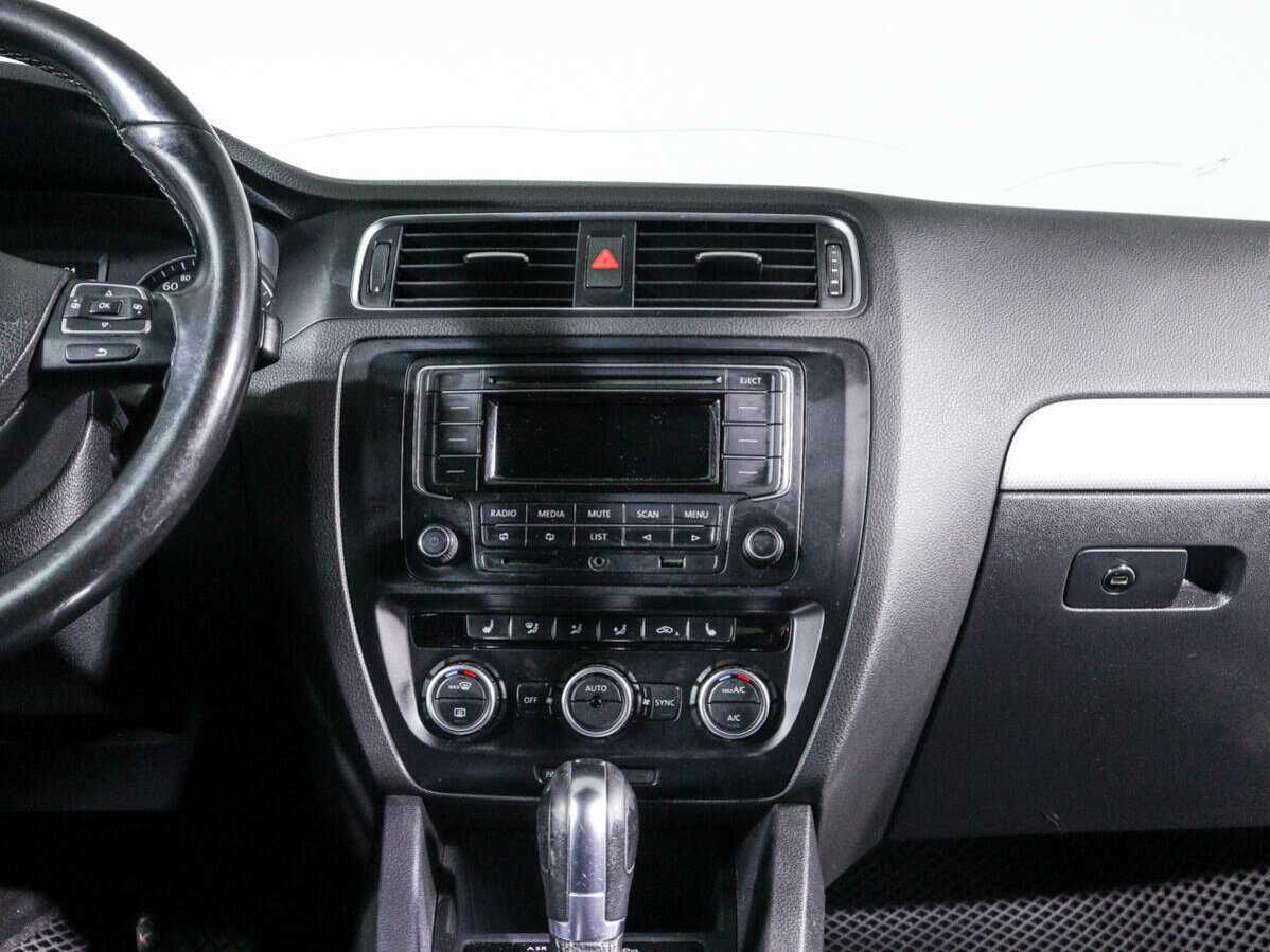 Купить Volkswagen Jetta с пробегом. Фото: #10