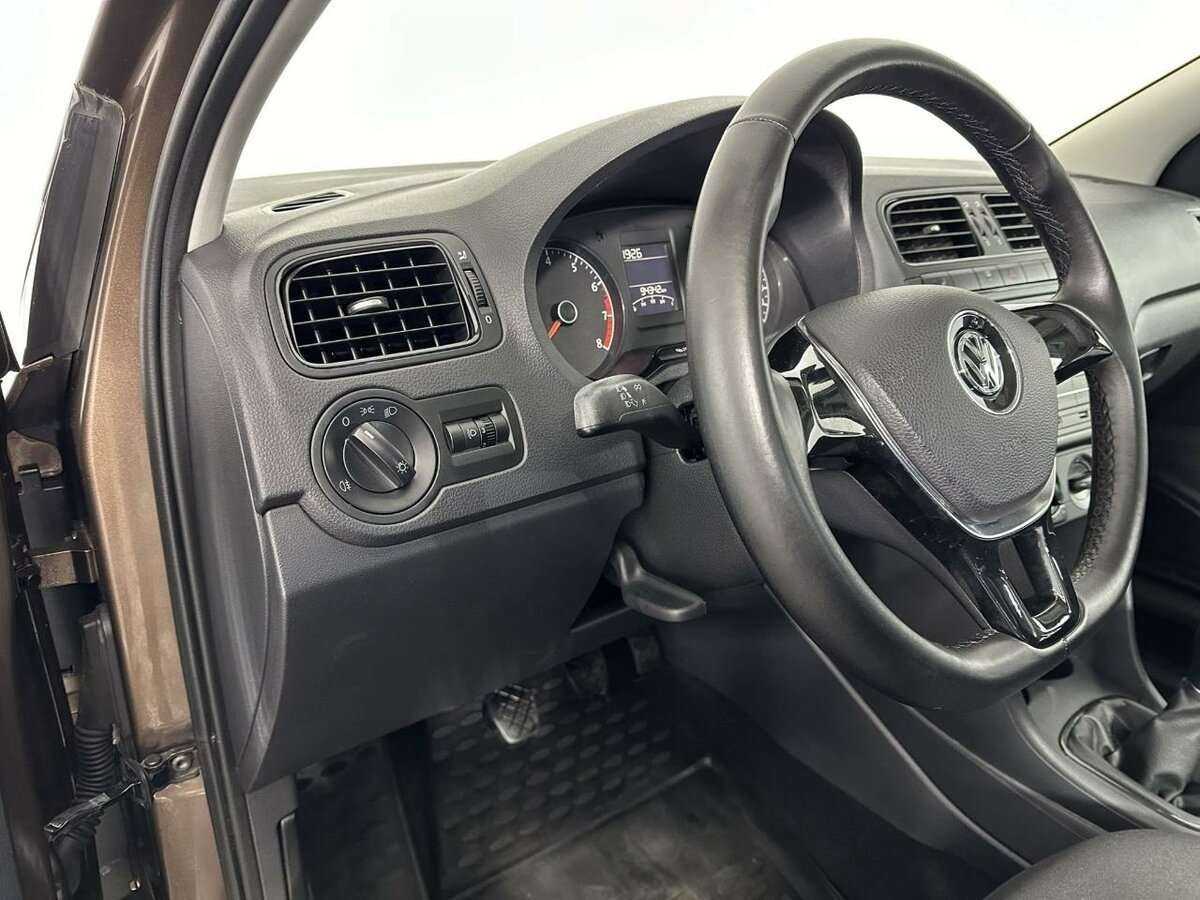 Купить Volkswagen Polo с пробегом. Фото: #8