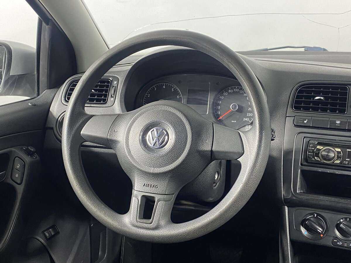 Купить Volkswagen Polo с пробегом. Фото: #11