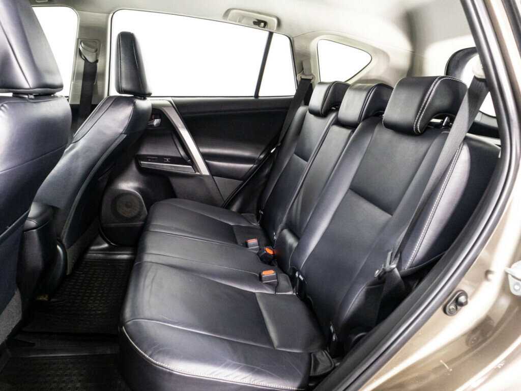 Купить Toyota RAV4 с пробегом. Фото: #9
