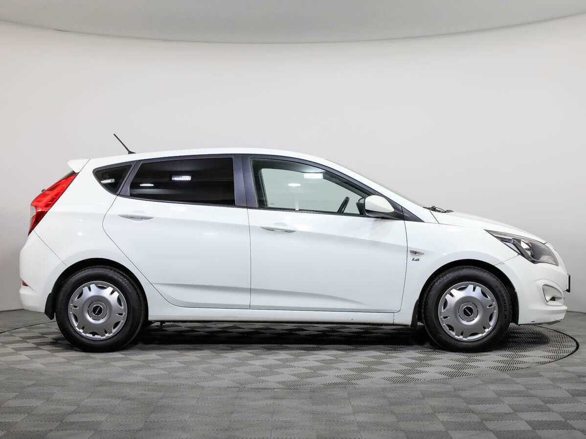 Купить Hyundai Solaris с пробегом. Фото: #2