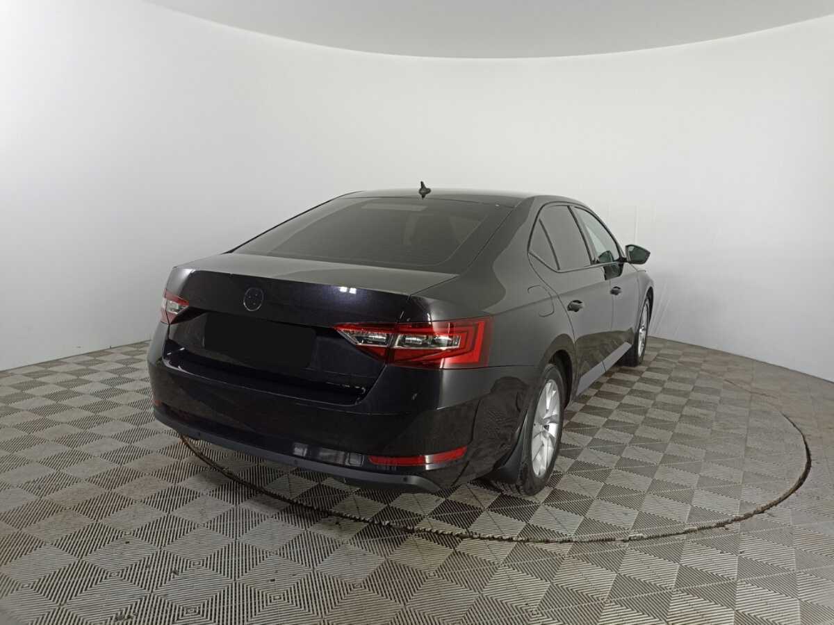 Купить Skoda Superb с пробегом. Фото: #4