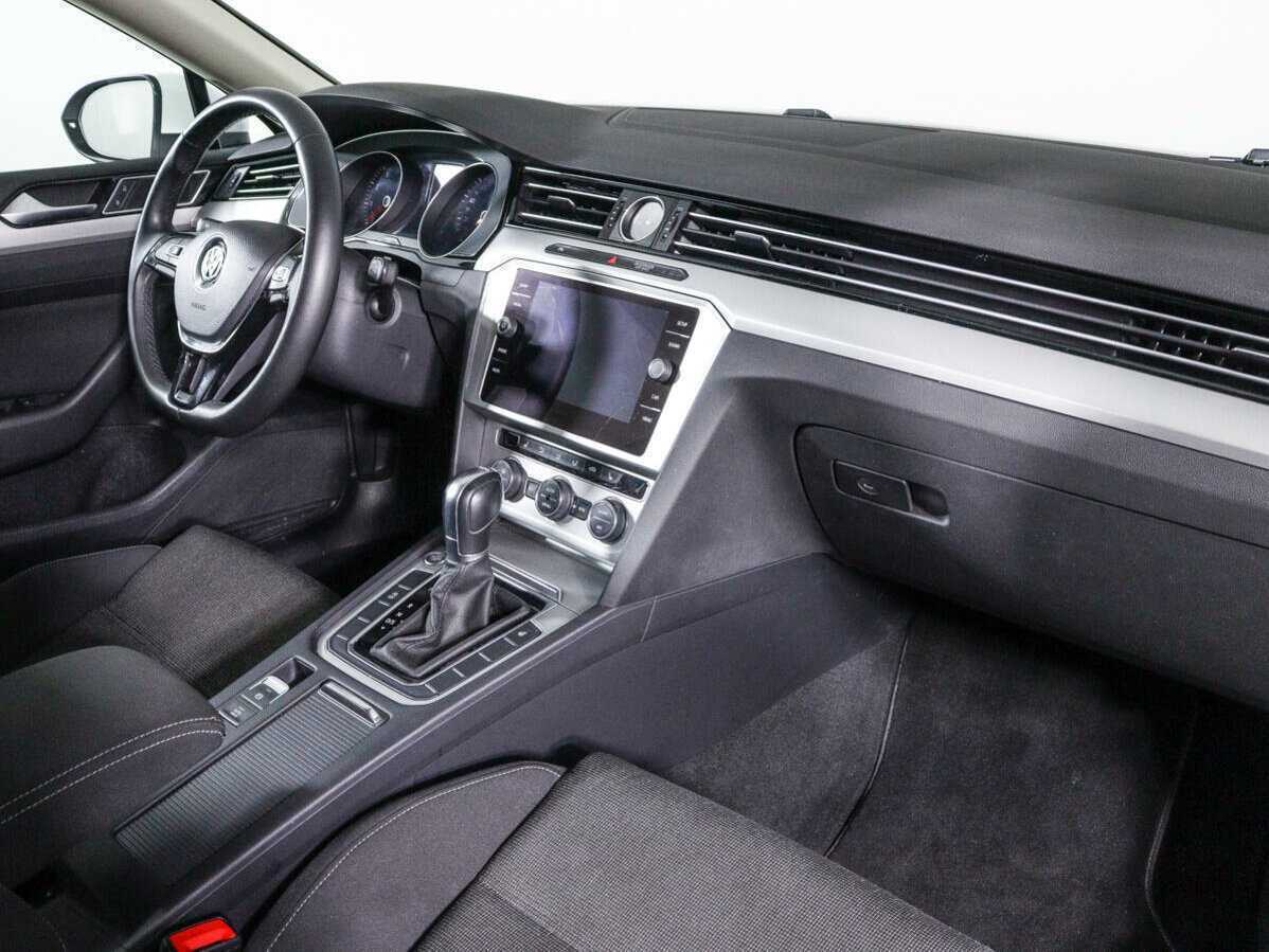 Купить Volkswagen Passat с пробегом. Фото: #6