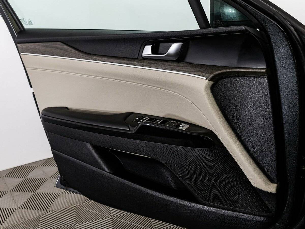 Купить Kia K5 с пробегом. Фото: #24