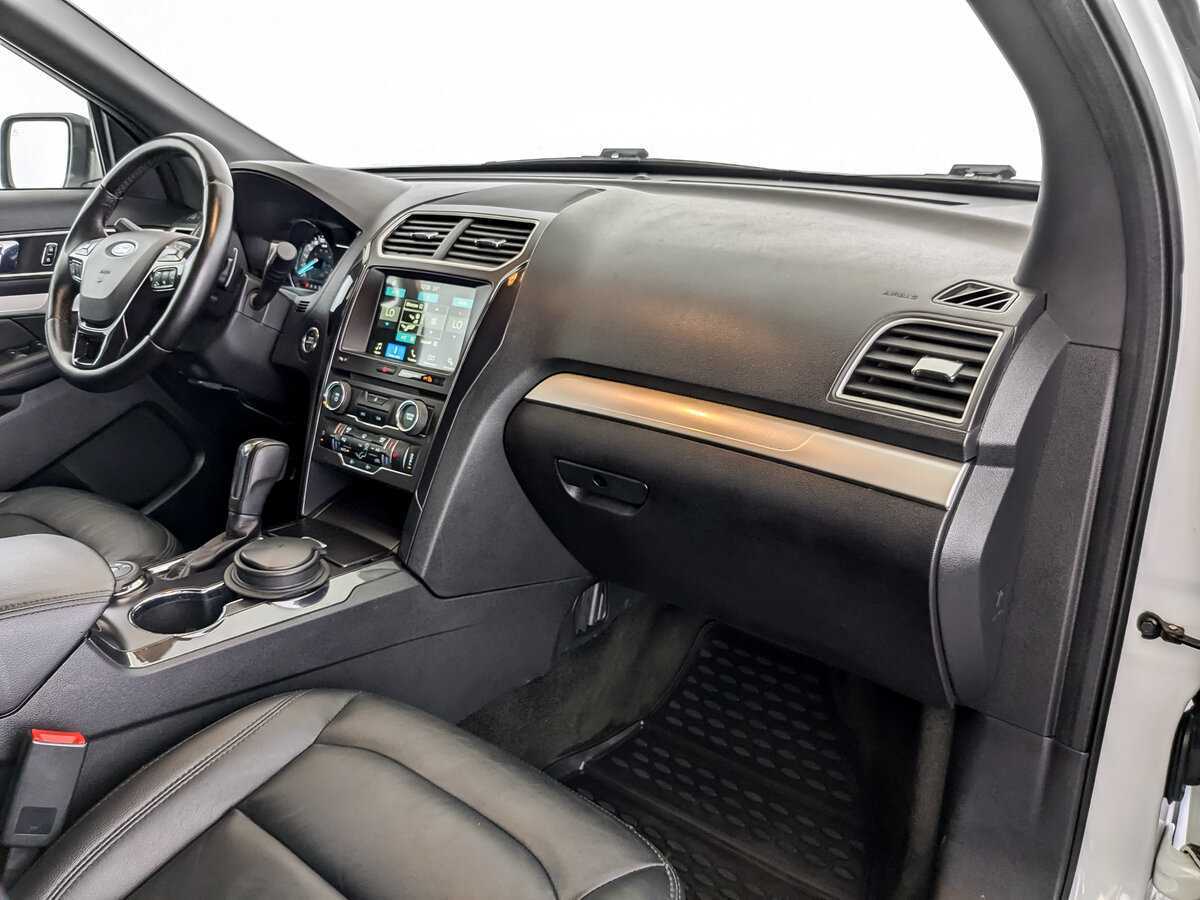 Купить Ford Explorer с пробегом. Фото: #8