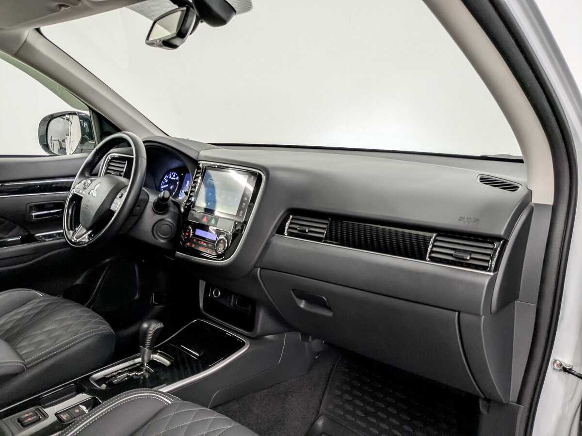 Купить Mitsubishi Outlander с пробегом. Фото: #10