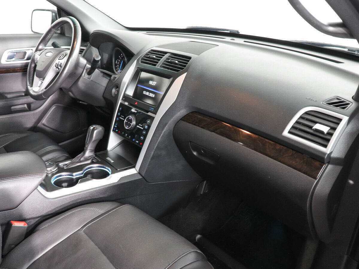 Купить Ford Explorer с пробегом. Фото: #5