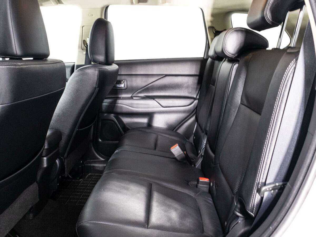 Купить Mitsubishi Outlander с пробегом. Фото: #9