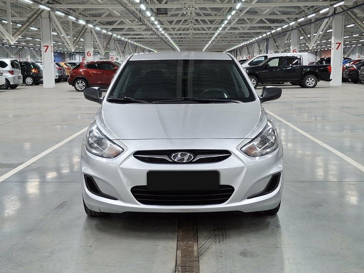 Купить Hyundai Solaris с пробегом. Фото: #1