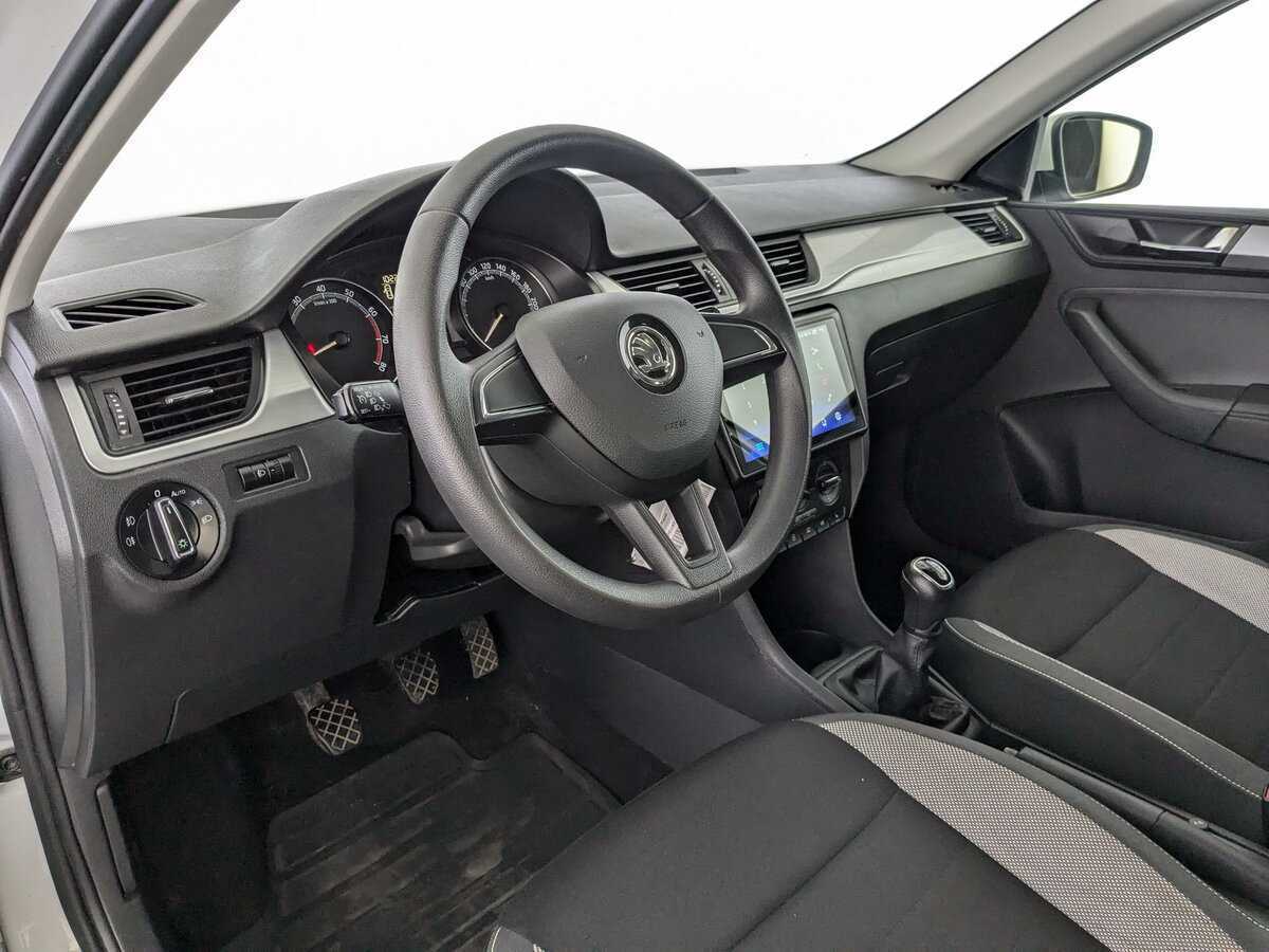 Купить Skoda Rapid с пробегом. Фото: #10