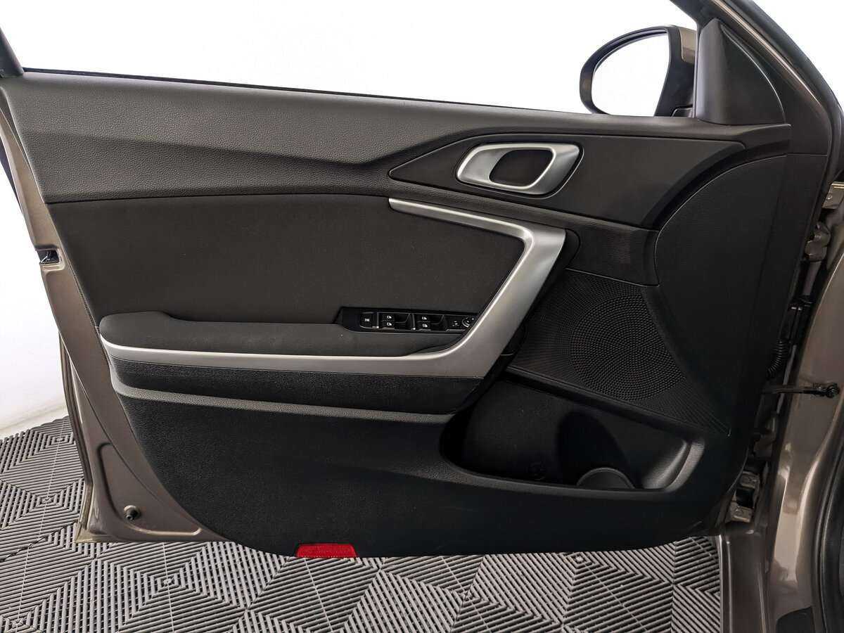 Купить Kia Ceed с пробегом. Фото: #14