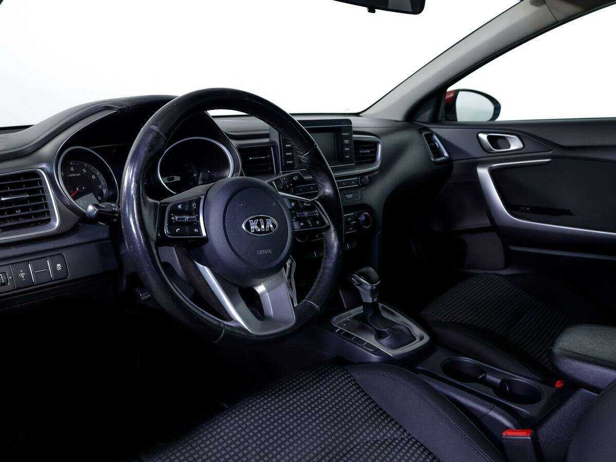 Купить Kia Ceed с пробегом. Фото: #9