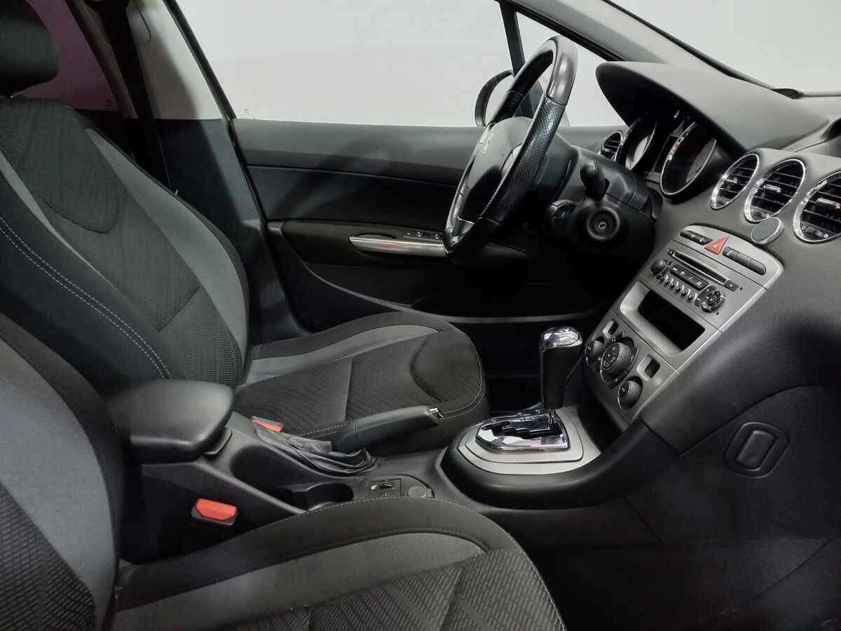 Купить Peugeot 408 с пробегом. Фото: #9