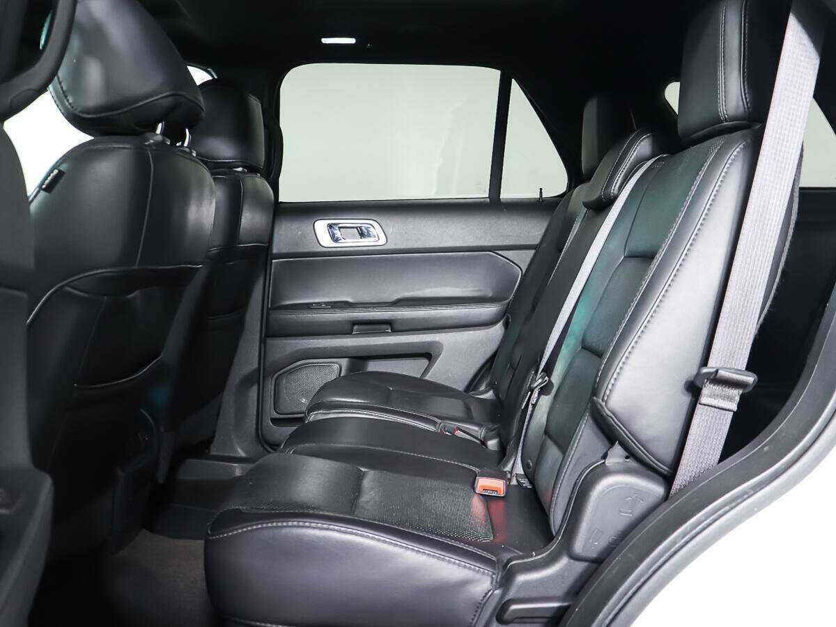 Купить Ford Explorer с пробегом. Фото: #9