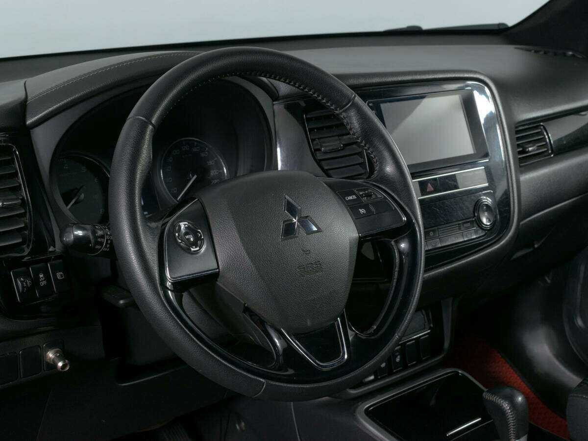 Купить Mitsubishi Outlander с пробегом. Фото: #10