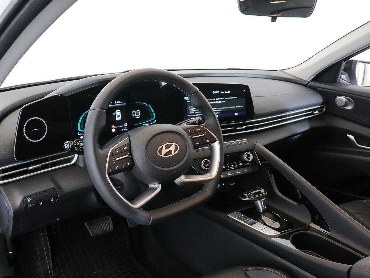 Купить Hyundai Elantra с пробегом. Фото: #10