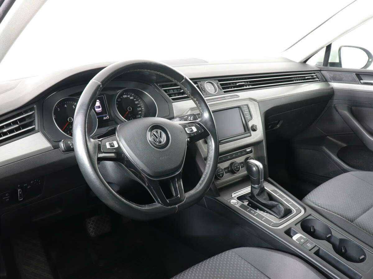 Купить Volkswagen Passat с пробегом. Фото: #8