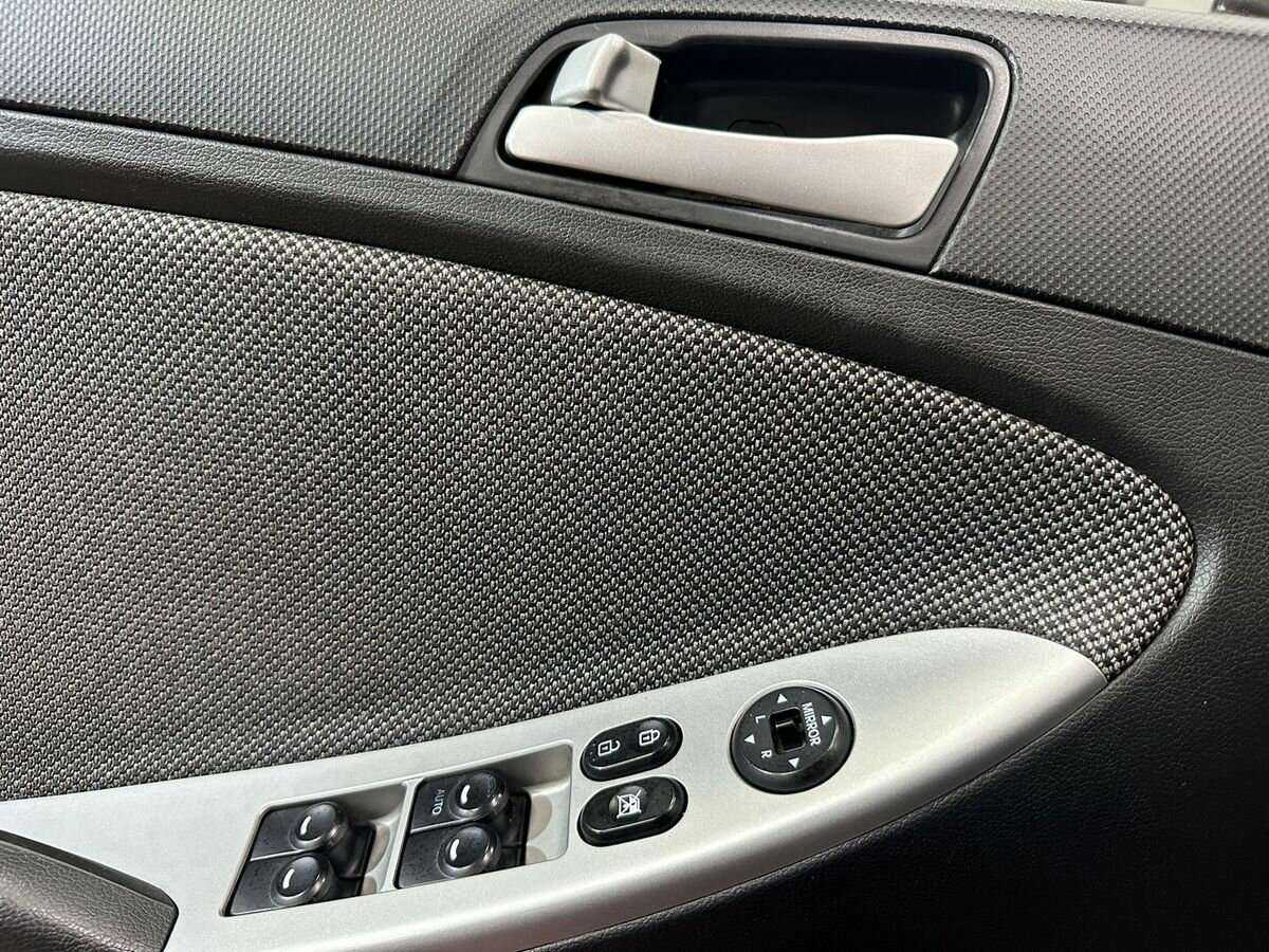 Купить Hyundai Solaris с пробегом. Фото: #13