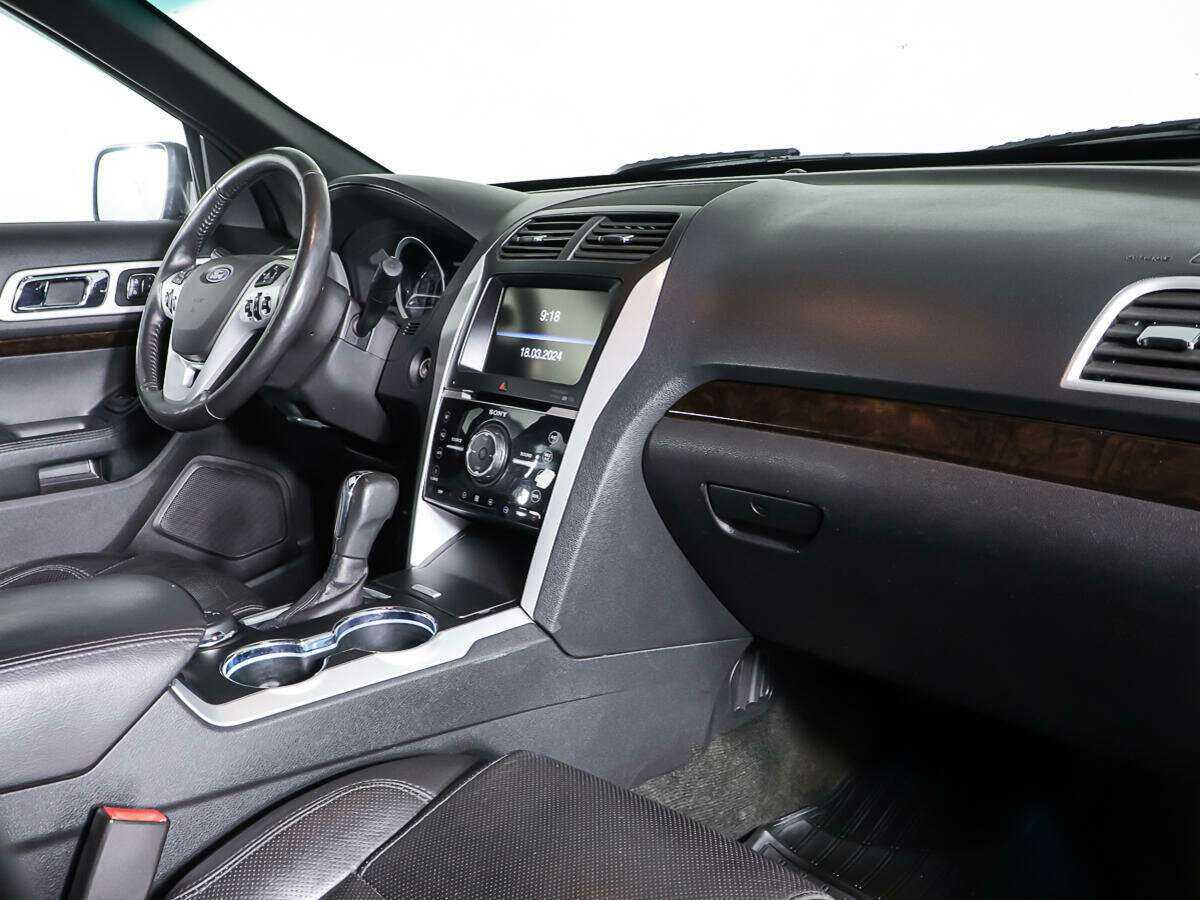 Купить Ford Explorer с пробегом. Фото: #8