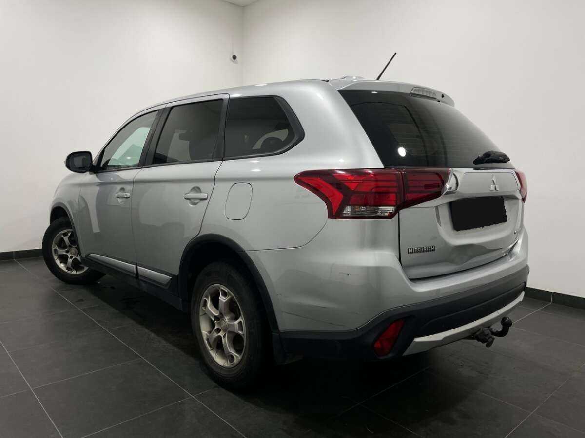 Купить Mitsubishi Outlander с пробегом. Фото: #2