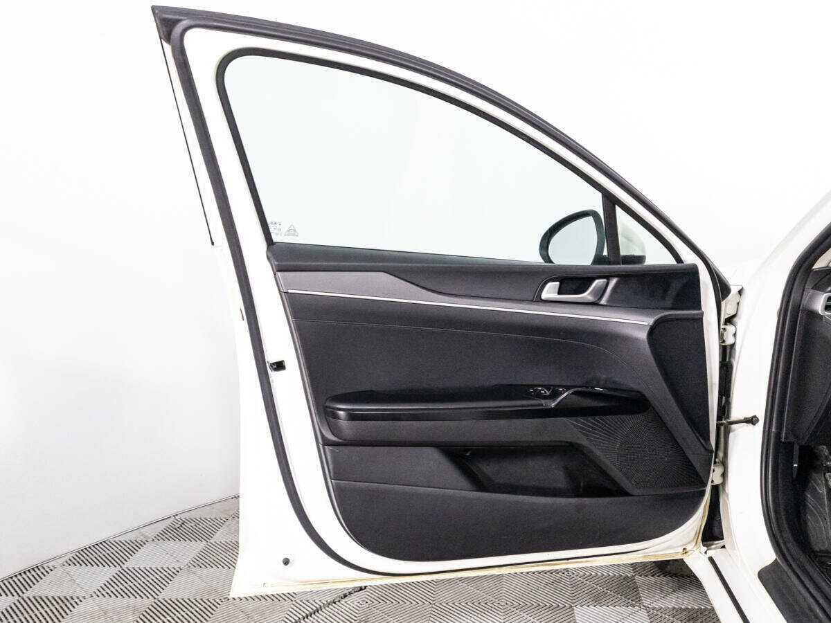 Купить Kia K5 с пробегом. Фото: #23